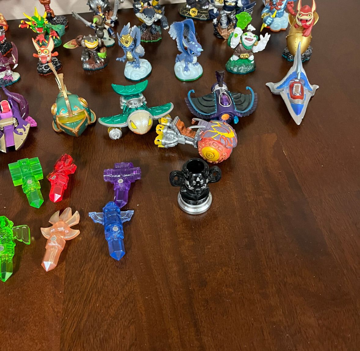 Skylanders Huge Mixed Lot Of – 24 figures, 7 Traps, 7 Vehicles & 1 trophy