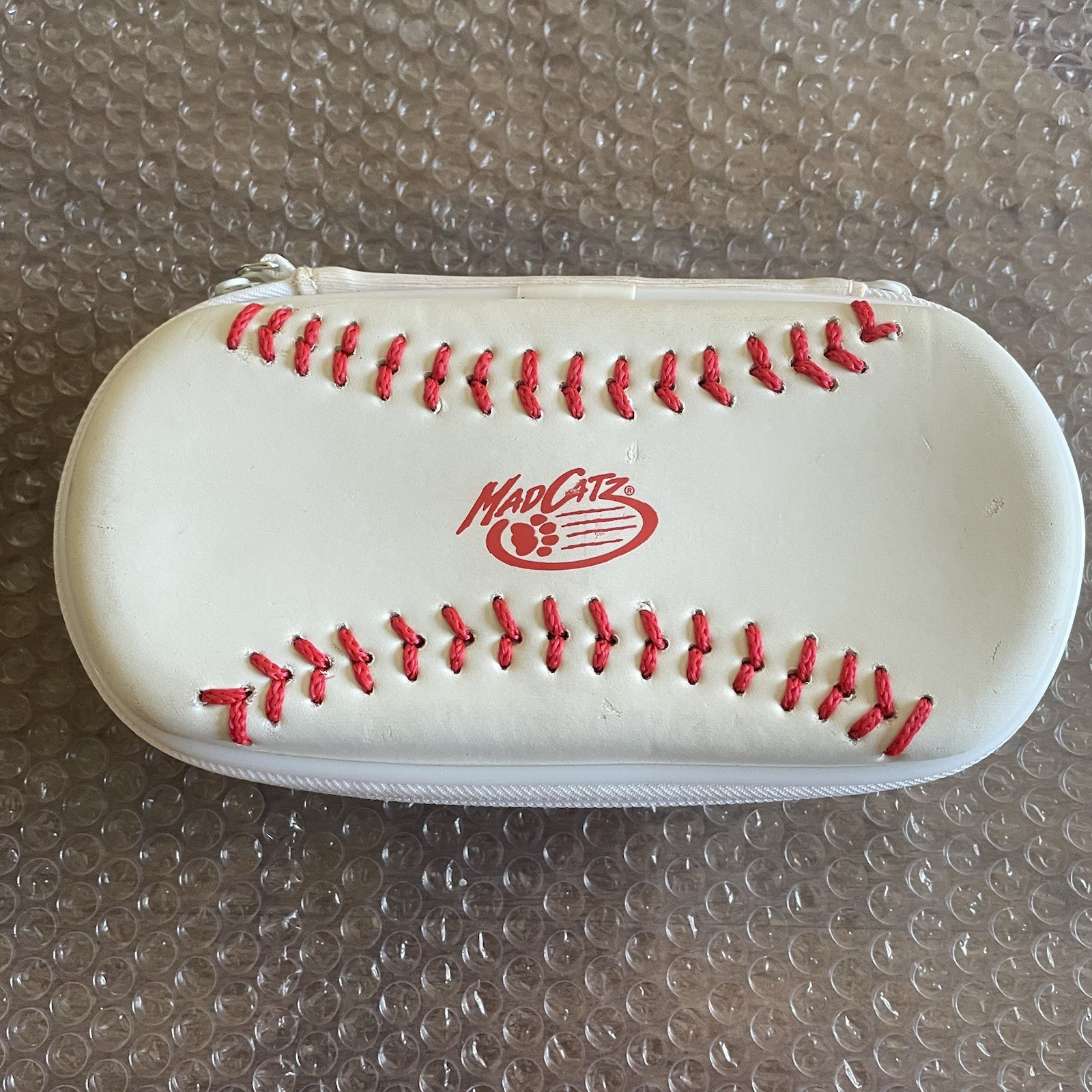 PSP 3000 Custom Red/White, Extremely Rare Mad Catz MLB Case/Promo Screen Cleaner