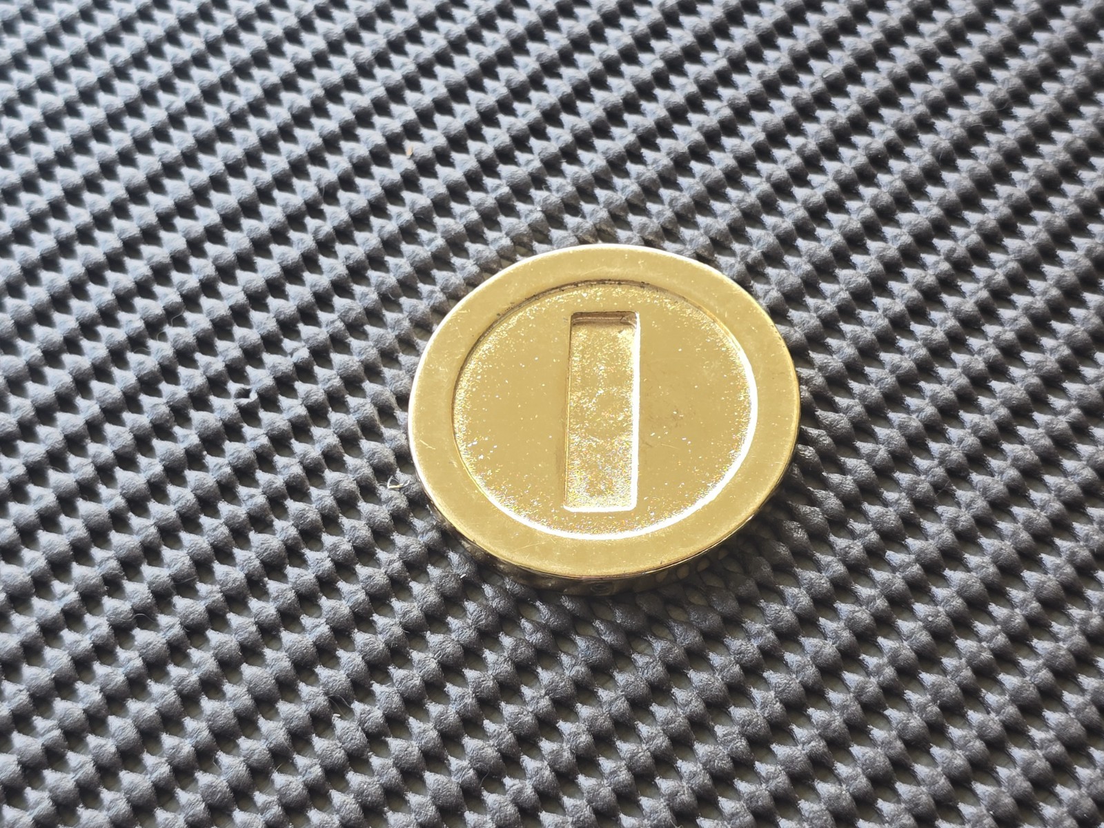 Nintendo New Super Mario Bros 2 Gold Coin Medal Brazil Preorder Bonus 3DS NES