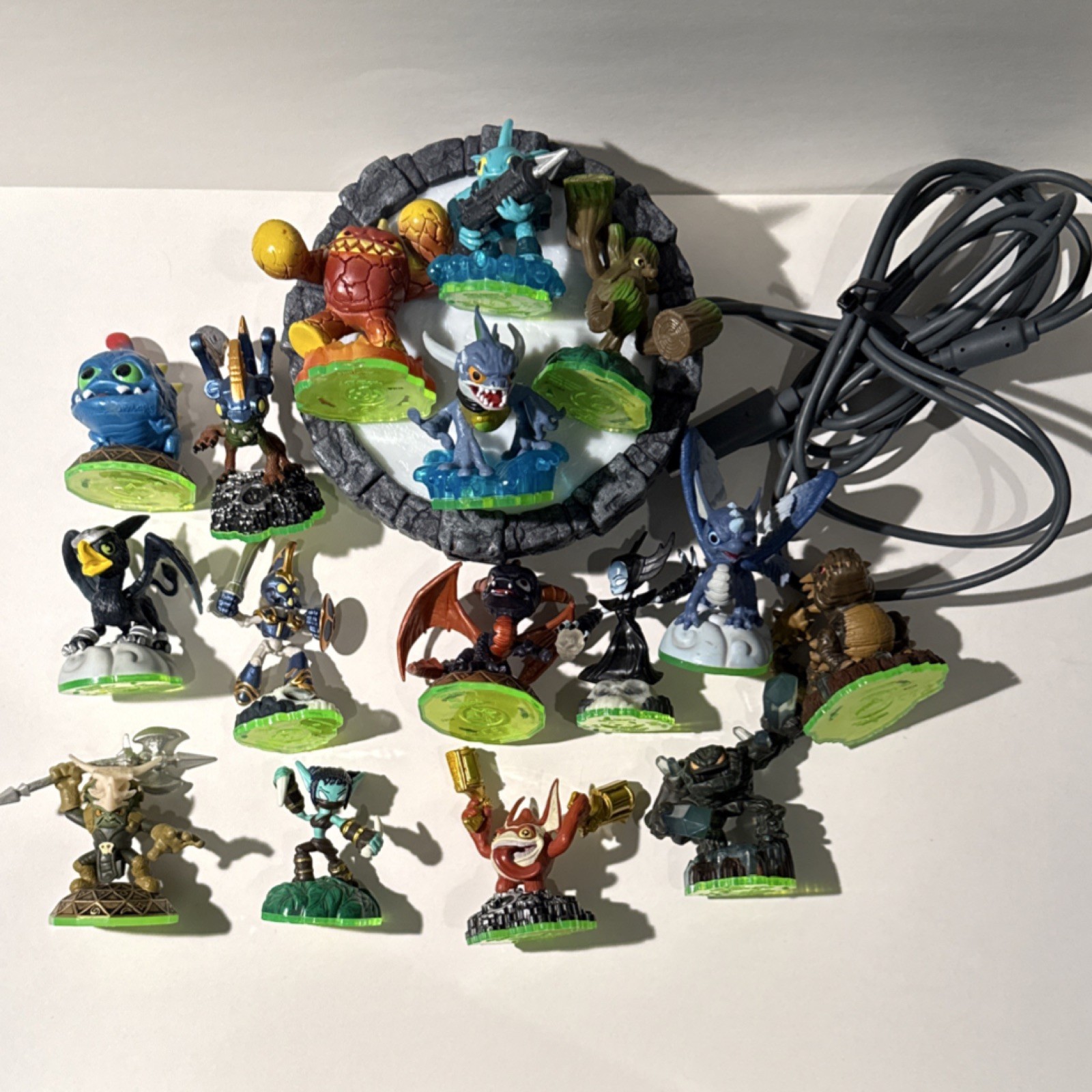 Activision Skylanders Giants Portal of Power USB Powered with 15 Figures