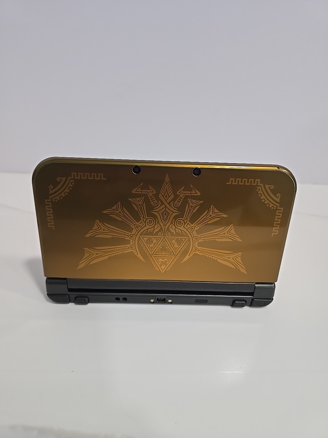 Nintendo New 3DS XL Hyrule Gold Edition Handheld System CIB w/ AR Cards & Manual