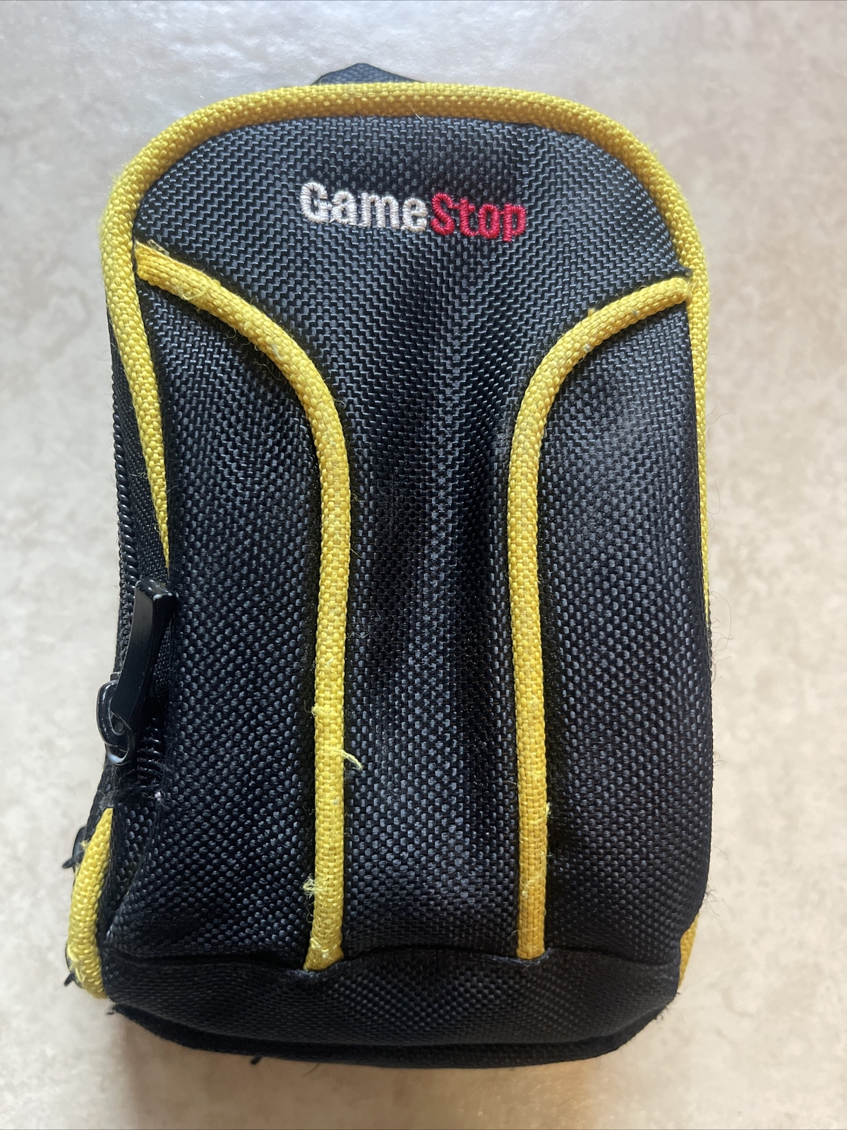 GAMESTOP SOFT CASE BLACK & Yellow GAMEBOY OR OTHERS