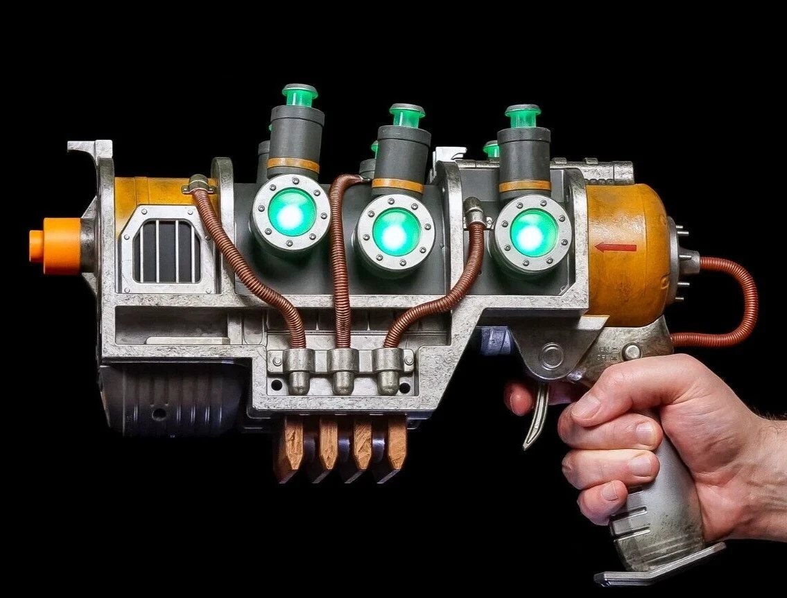 Fallout Plasma Pistol – 1:1 scale ThinkGeek exclusive