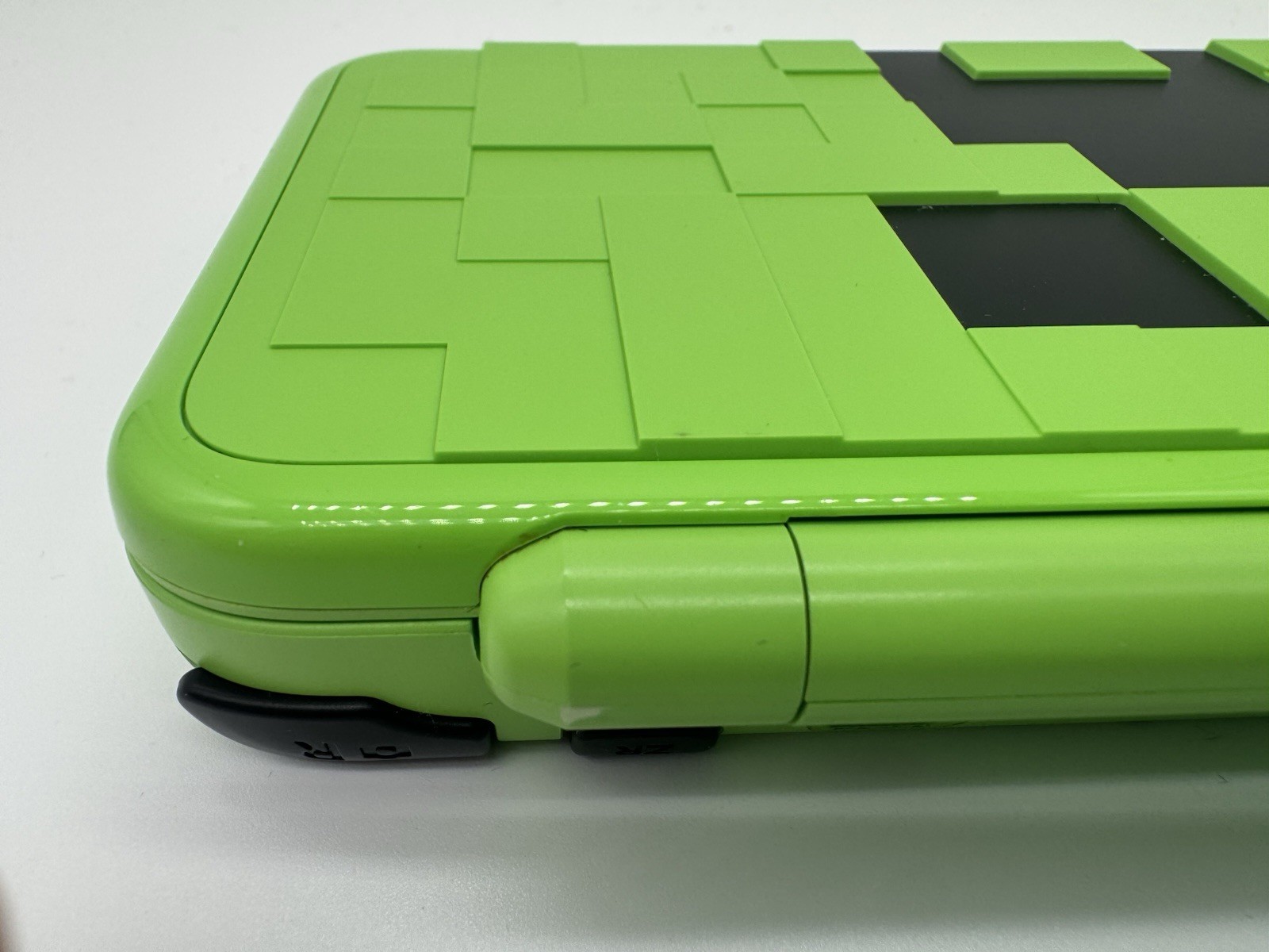 Nintendo New 2DS LL Minecraft Creeper Edition-4gb-Box, matching SN, & Charger