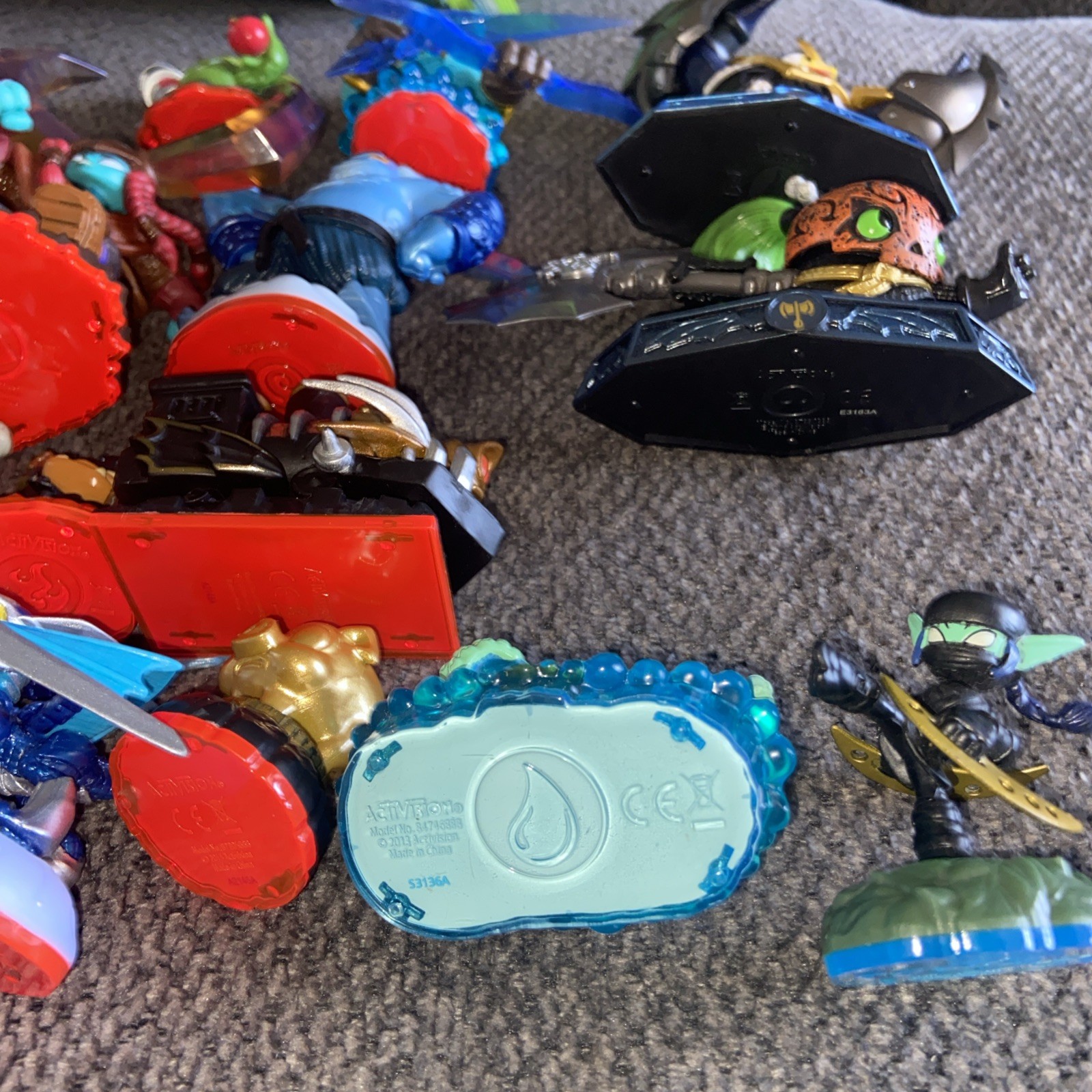 Skylanders Lot – 27 Figures Portal & Bag