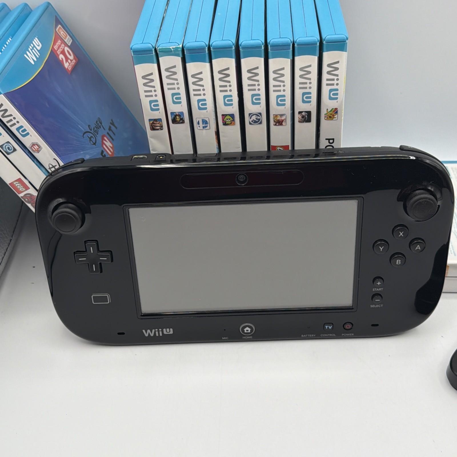 Nintendo Wii U 32GB Deluxe Console & 14-Game Mega Bundle