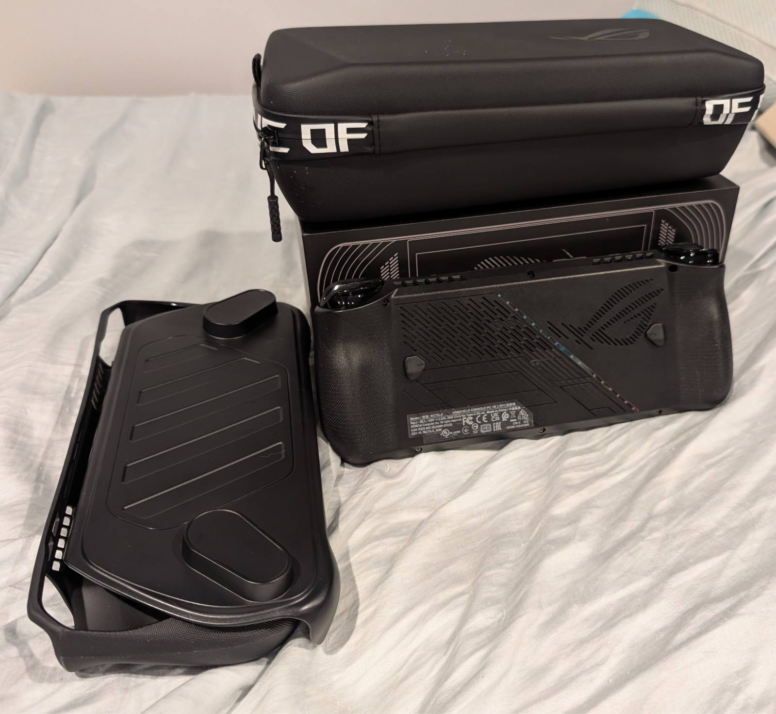 Asus ROG Ally X – Black – Z1 Extreme/24GB RAM/1TB Storage – w/ cases