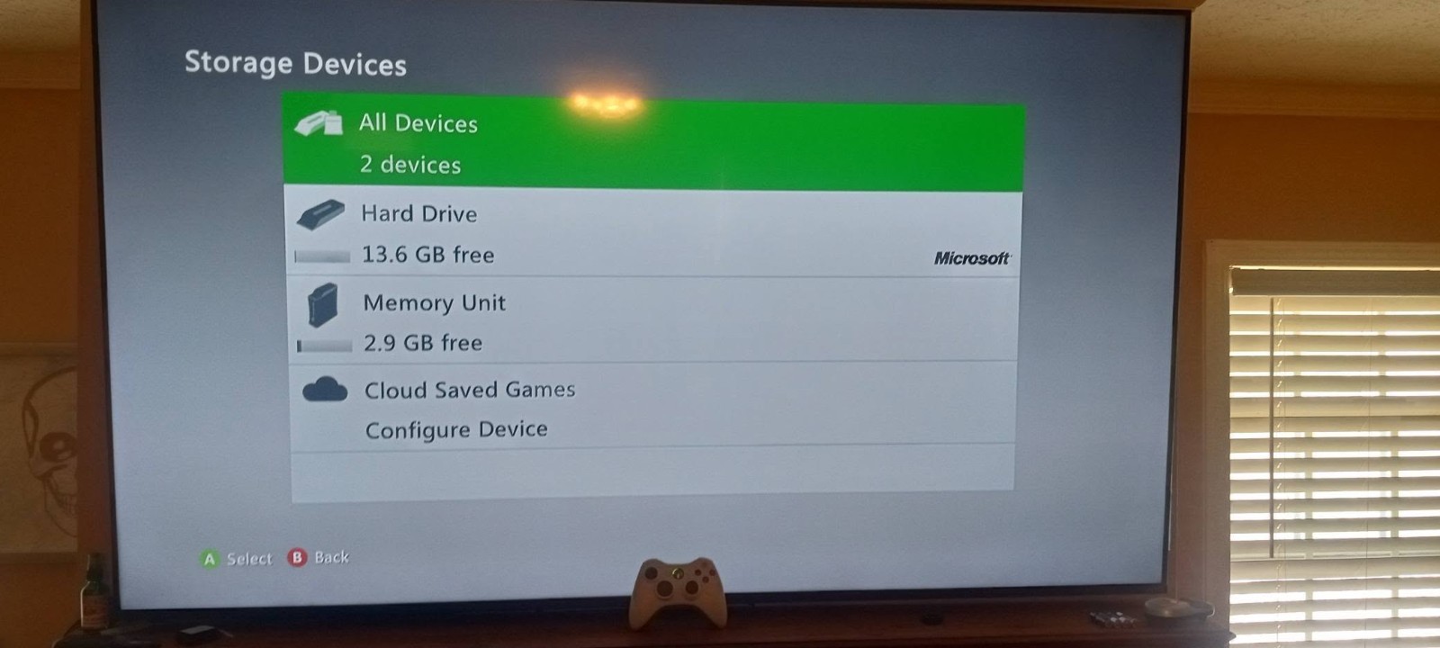 Microsoft Xbox 360 S Console W/HDD/Cords + white controller works great tested