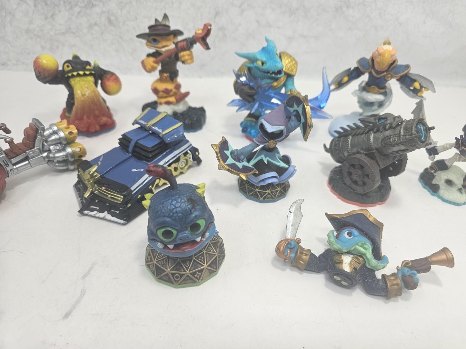 Skylanders Figure Vehicle Lot of 11 Snap Shot Rattle Shake Shield Striker Bundle