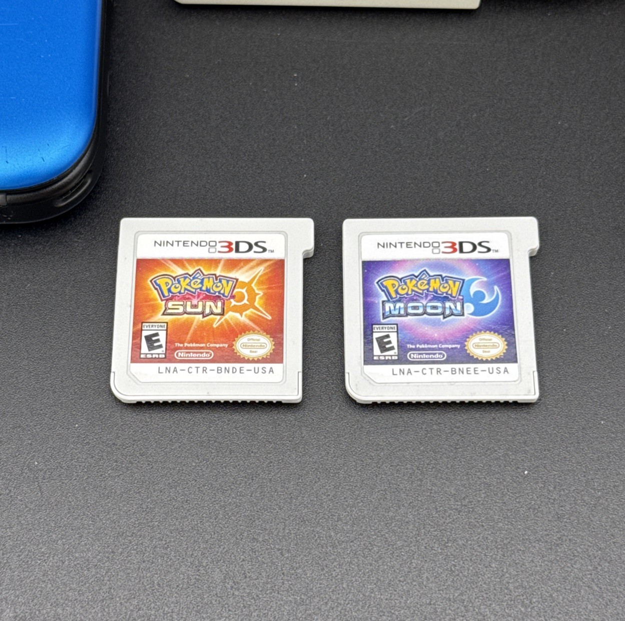 Nintendo 3DS XL Handheld Console, Stylus, SD, Charger, Pokemon Sun & Moon TESTED