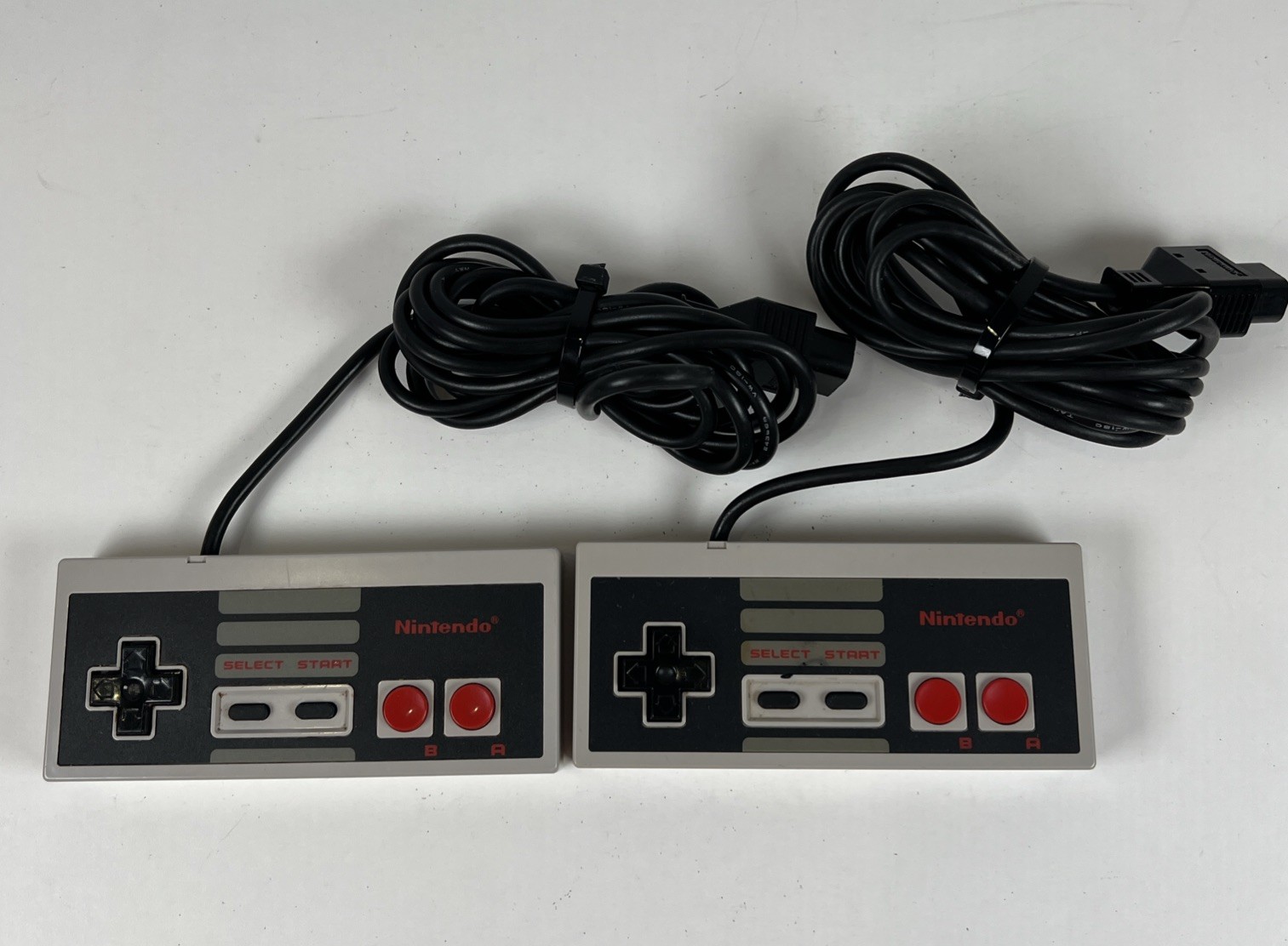 Nintendo NES Console Bundle – 7 Games – 2 Controllers – Tested And Working