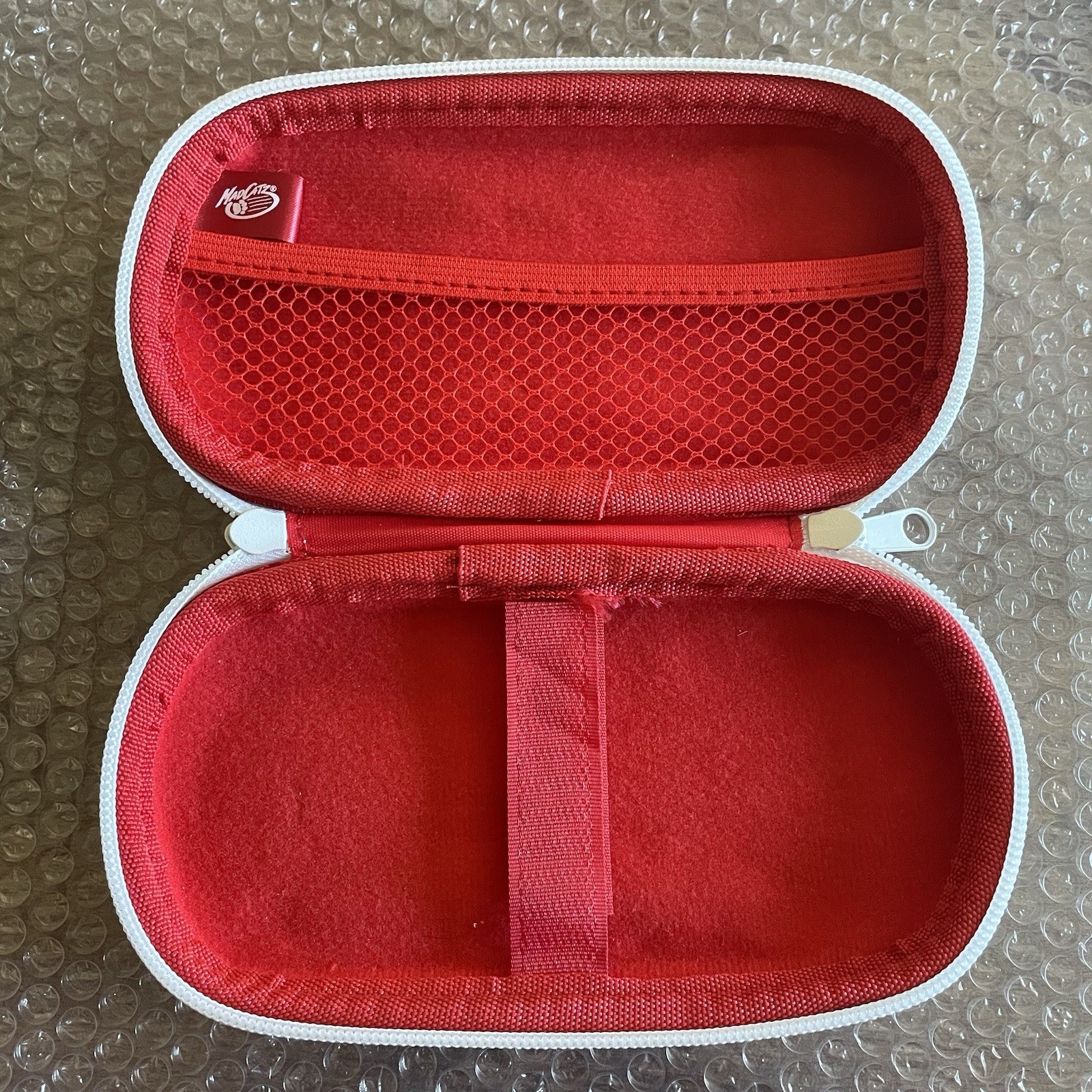 PSP 3000 Custom Red/White, Extremely Rare Mad Catz MLB Case/Promo Screen Cleaner