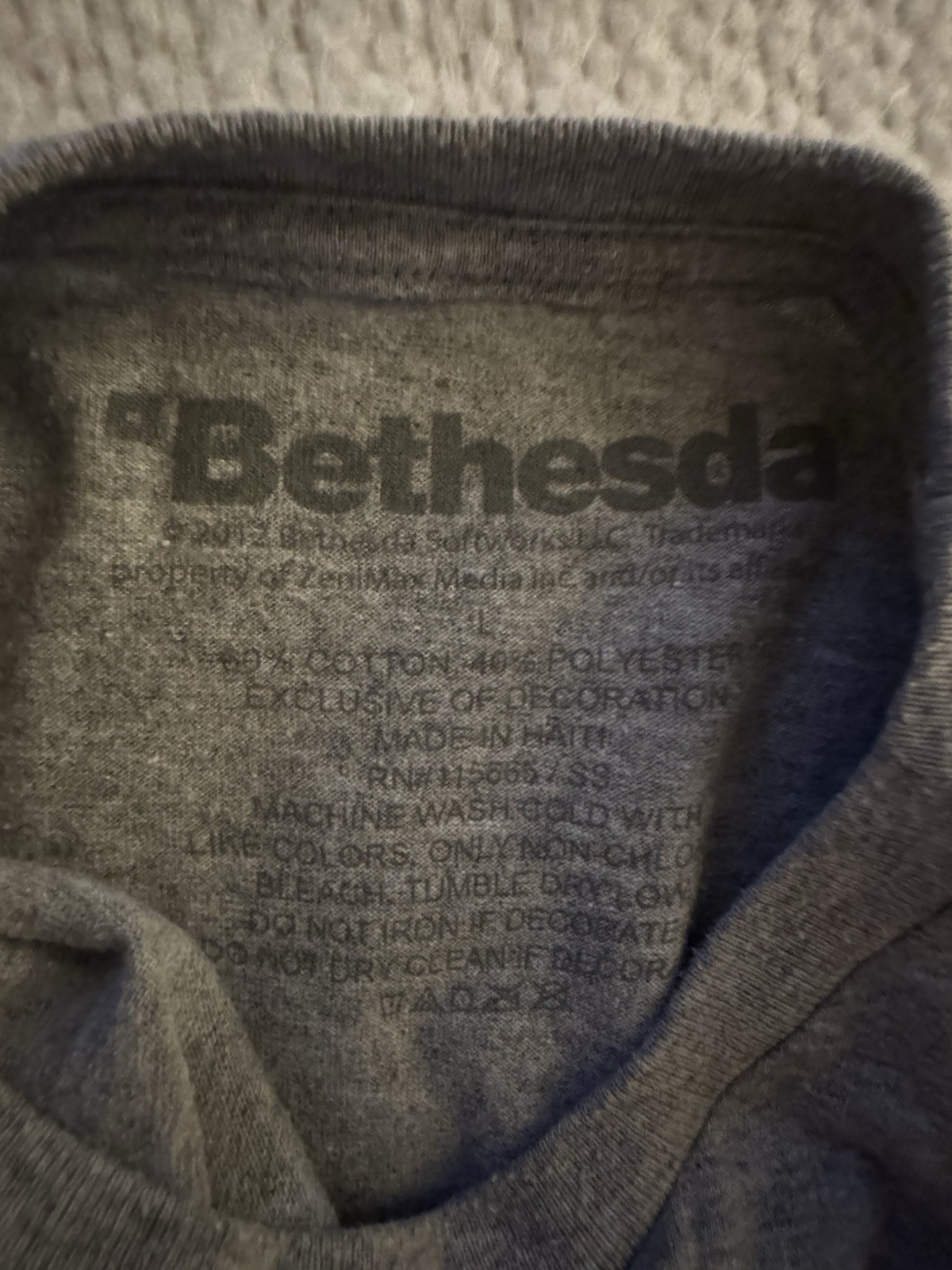 Bethesda Dishonored The Outsider Men’s Gray Graphic T-Shirt “Wanted for Murders”