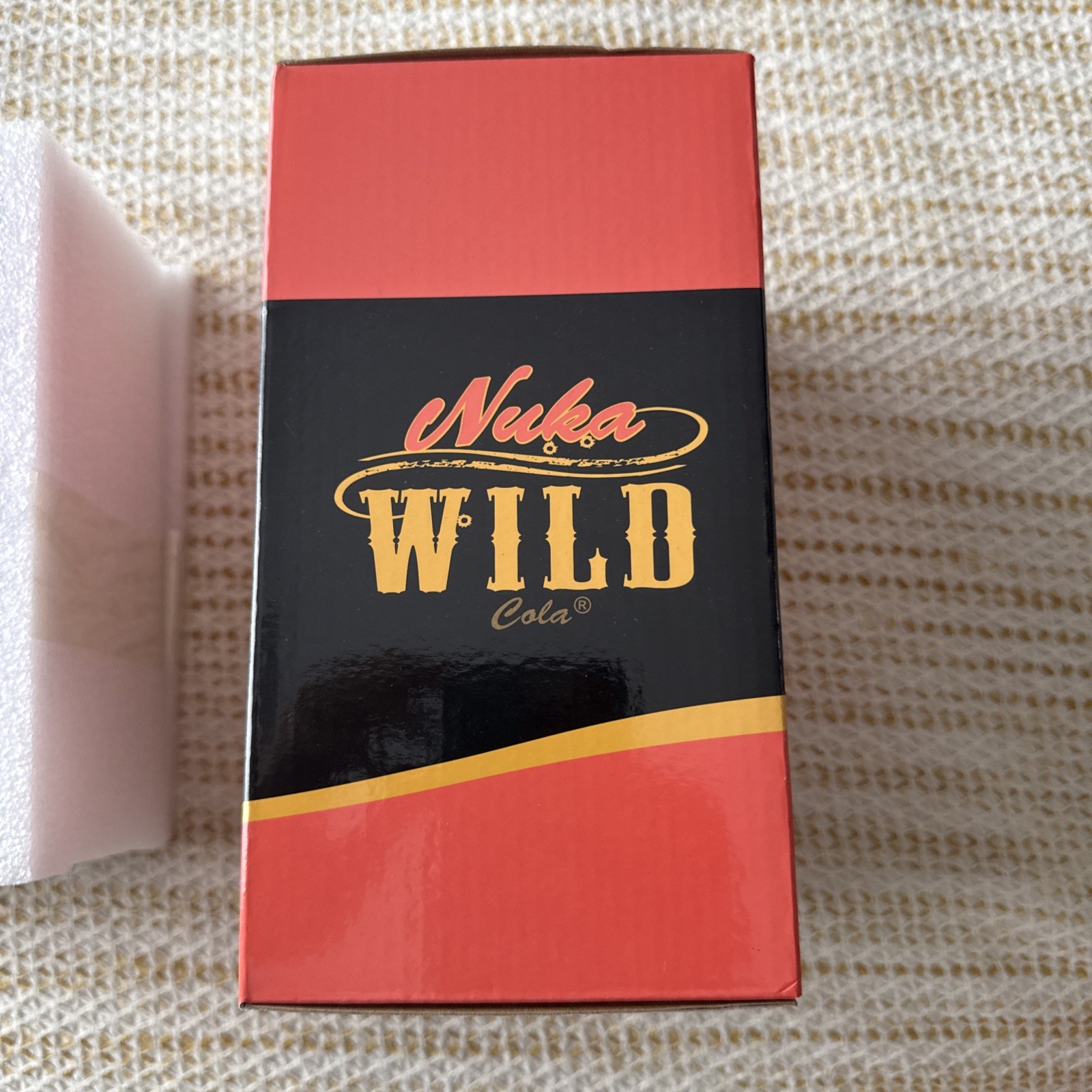 Fallout Authentic Nuka Cola Wild Collectibles Glass Bottle & 10 Caps !