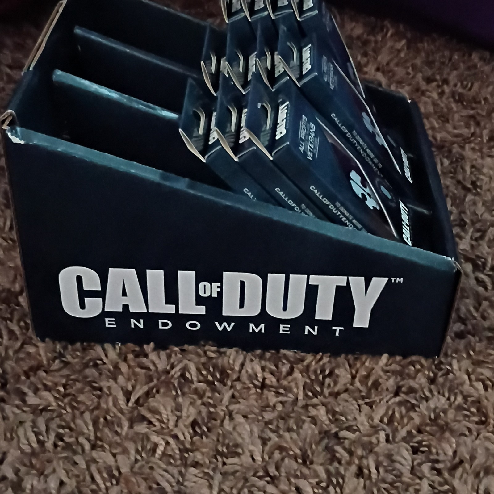 Call of Duty Display Box w/ 11 Dog Tag Endowment Ghosts Limited Edition Dog Tag