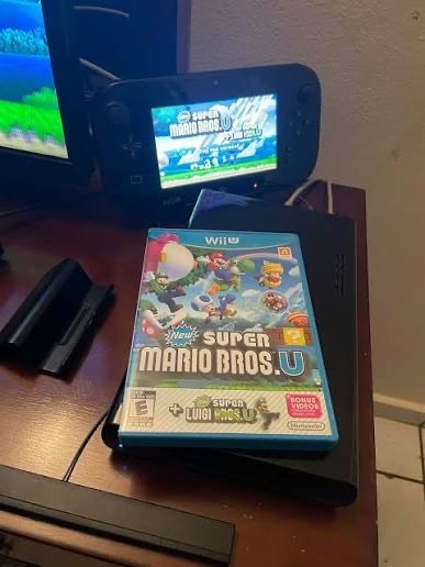 Nintendo Wii U Launch Edition 32GB Black With one game & Wii U Pro CONTROLLERS