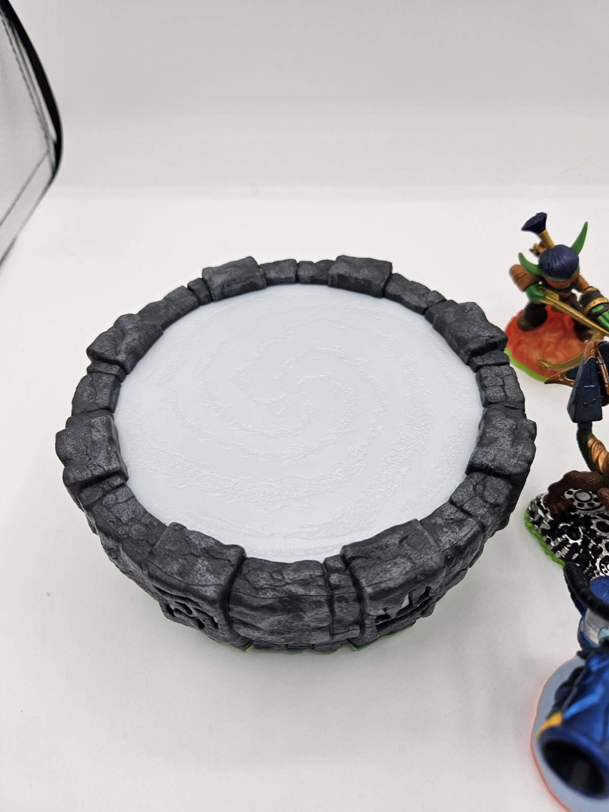 Skylanders Lot Of 9 Figures And 1 Portal