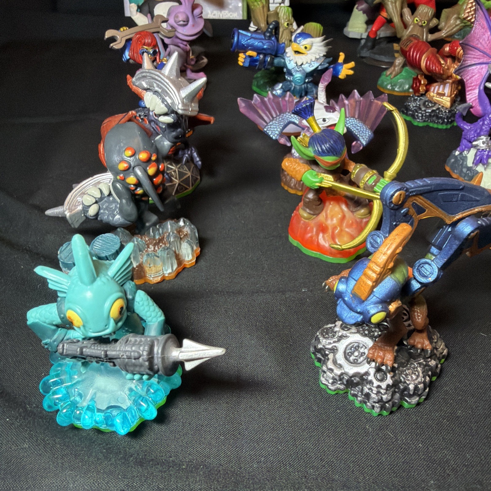 Skylanders Mixed Lot Of 35 Action Figure Toys+vehicles+2 Xbox Game DVDs
