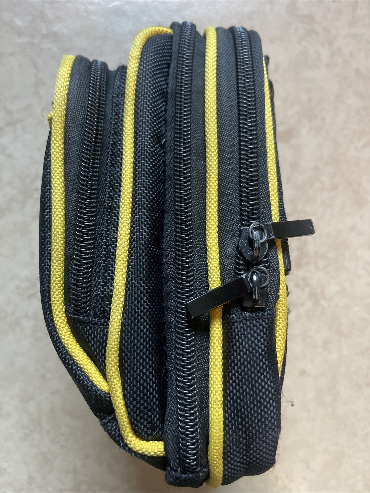 GAMESTOP SOFT CASE BLACK & Yellow GAMEBOY OR OTHERS