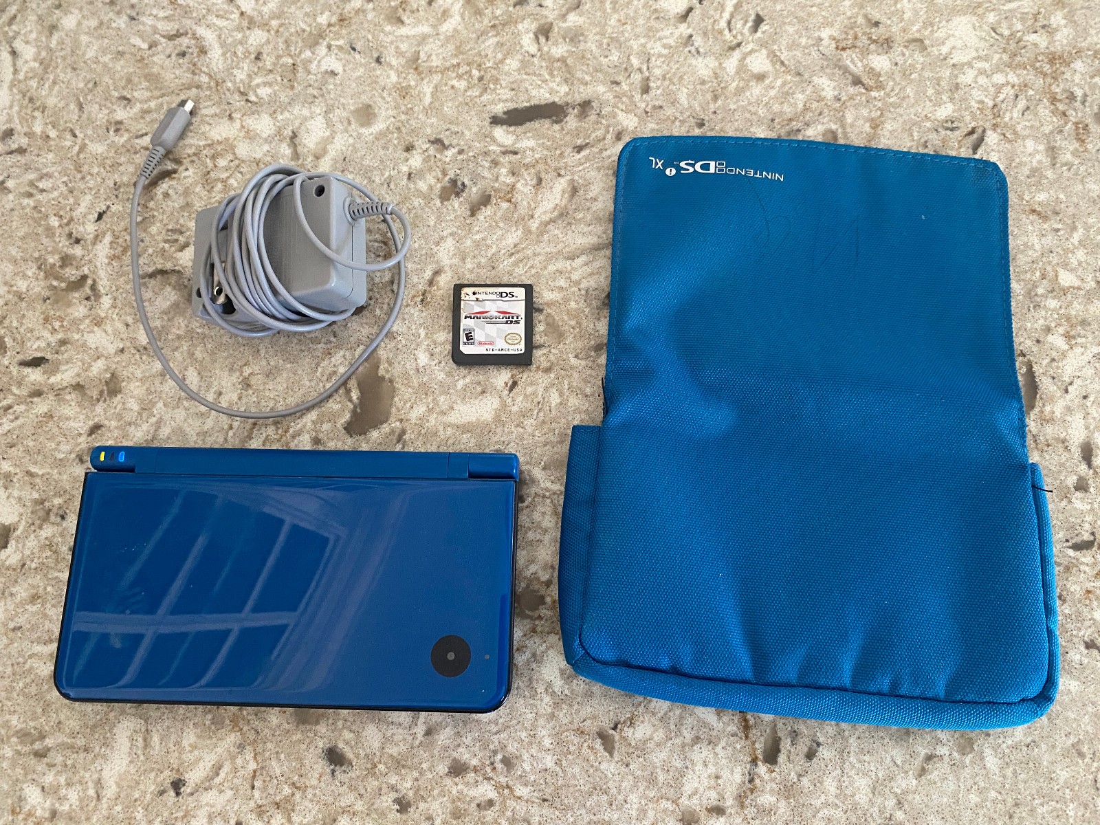 Nintendo DSi XL Full Set (Charger, Case, +1 Game) *Top screen broken*