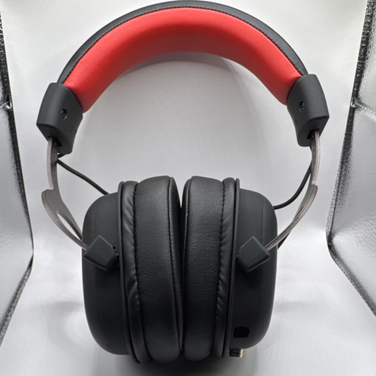 Redragon Black Red Over-Ear Gaming Headset 3.5mm Jack Detachable Boom Microphone