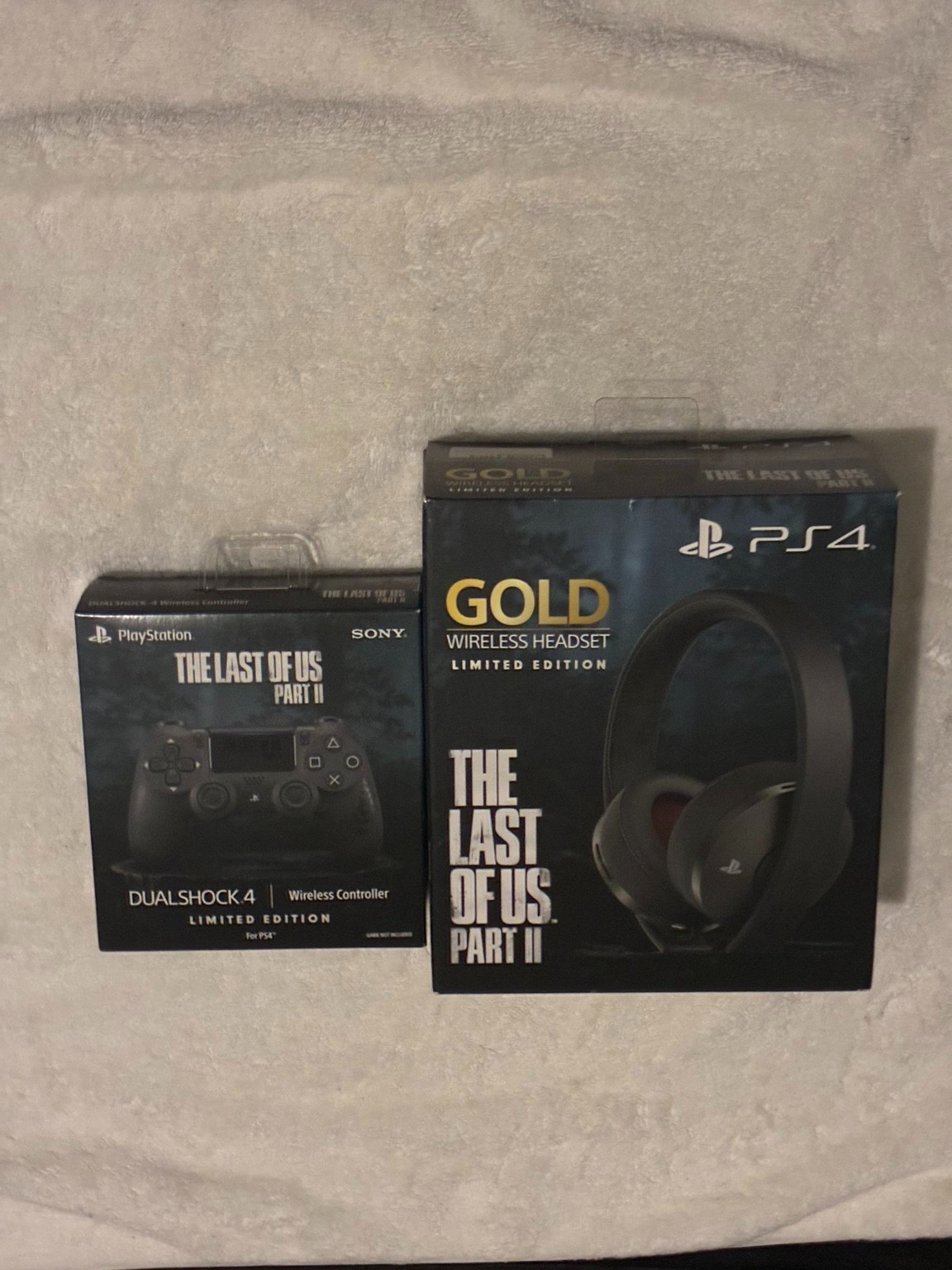 PS4 The Last of Us Part II Limited Edition Controller & Gold Headset