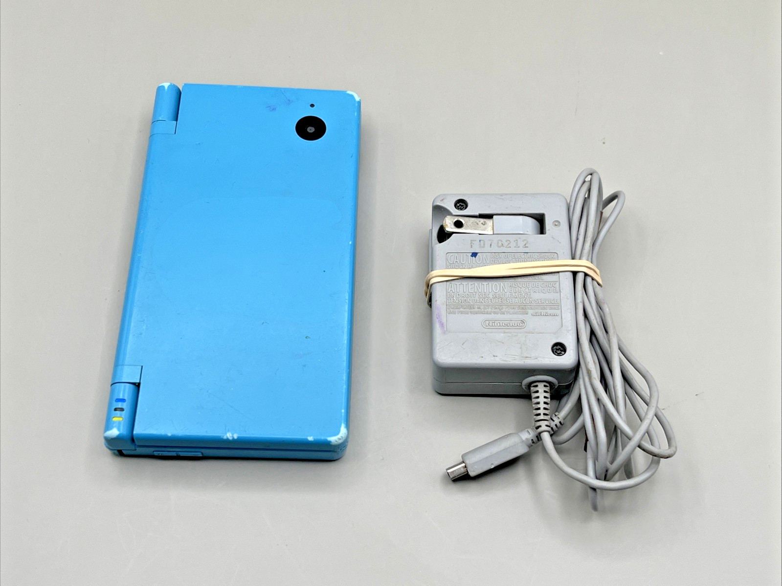 Nintendo DSi lot Hand Held Blue Console Charger & 2 Games Mario Party Tested