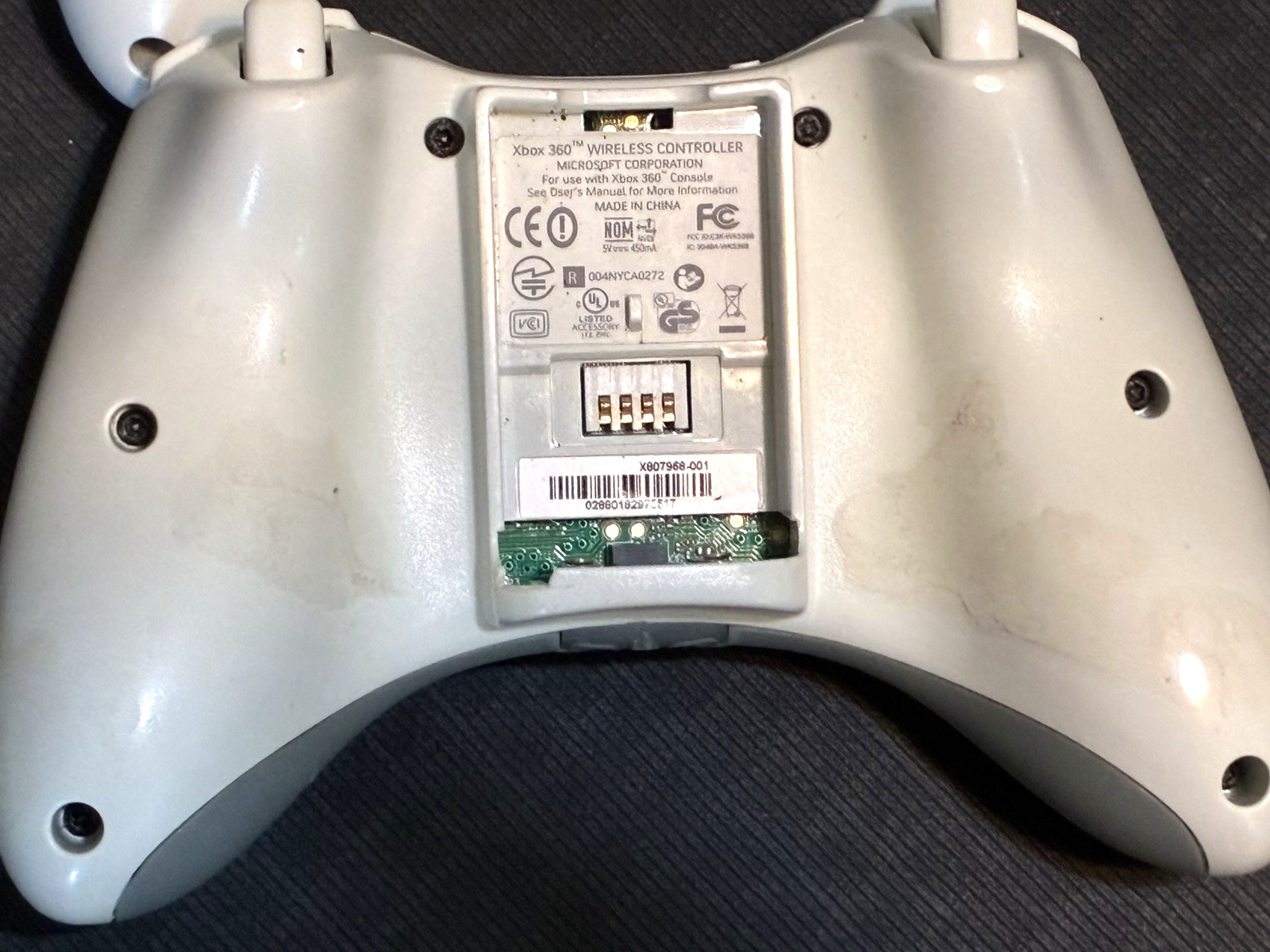 Microsoft Xbox 360 Wireless Controllers White, Lot of 3 Lights Up Untested Parts