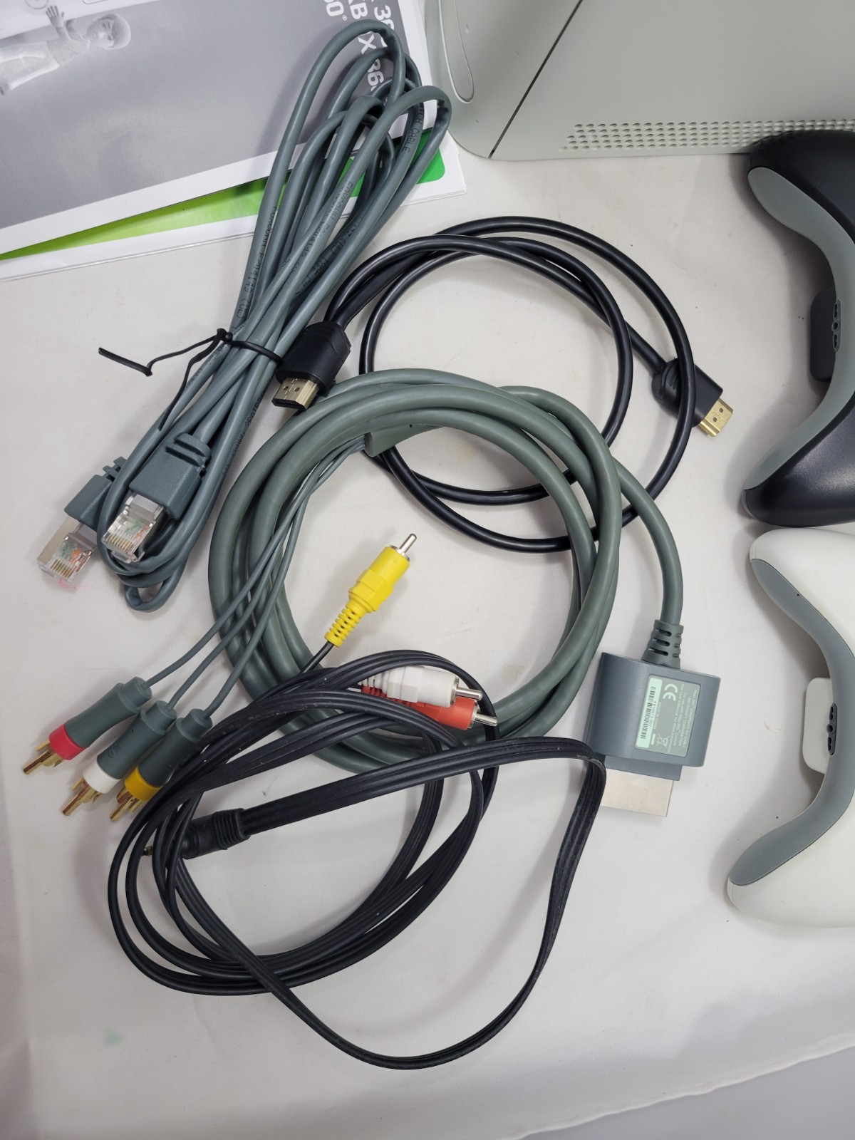 Xbox 360 Bundle White Fat System w/ 2 Controllers Power Supply & HDMI Cable Game