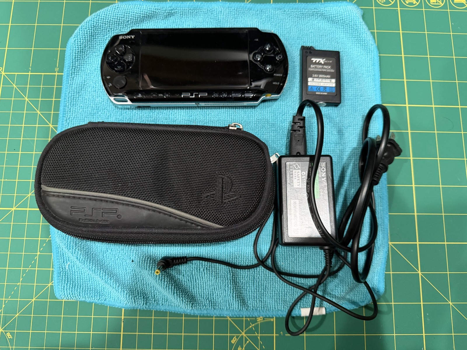 Black PSP 3000 Console Japan Import + RDS Industries Case + Charger + Batteries