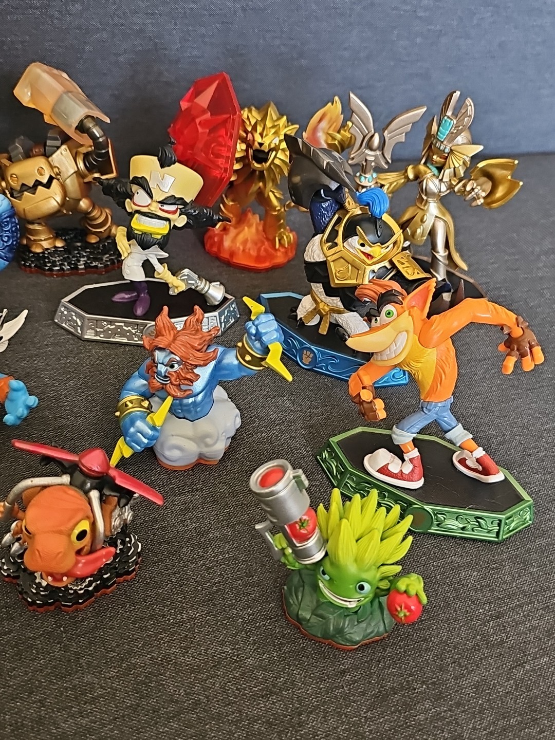 Lot Of 28 Activision Skylanders Trap Marvel Bandicoot
