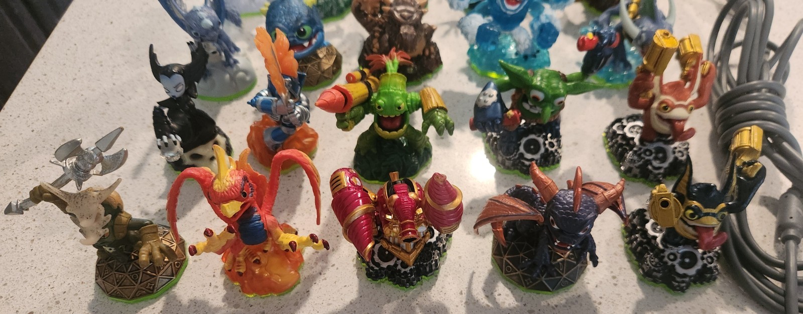 Xbox 360 Skylanders Spyros Adventure Lot 22 Figures, Game, Portal, Carrier…