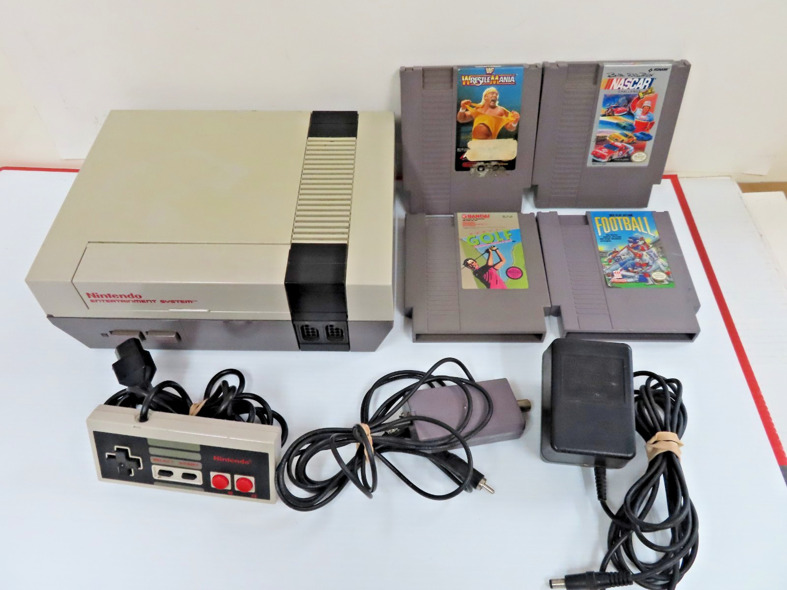REGULAR NINTENDO VIDEO SYSTEM CONSOLE COMPLETE + GAMES TESTED & WORKING NES-001