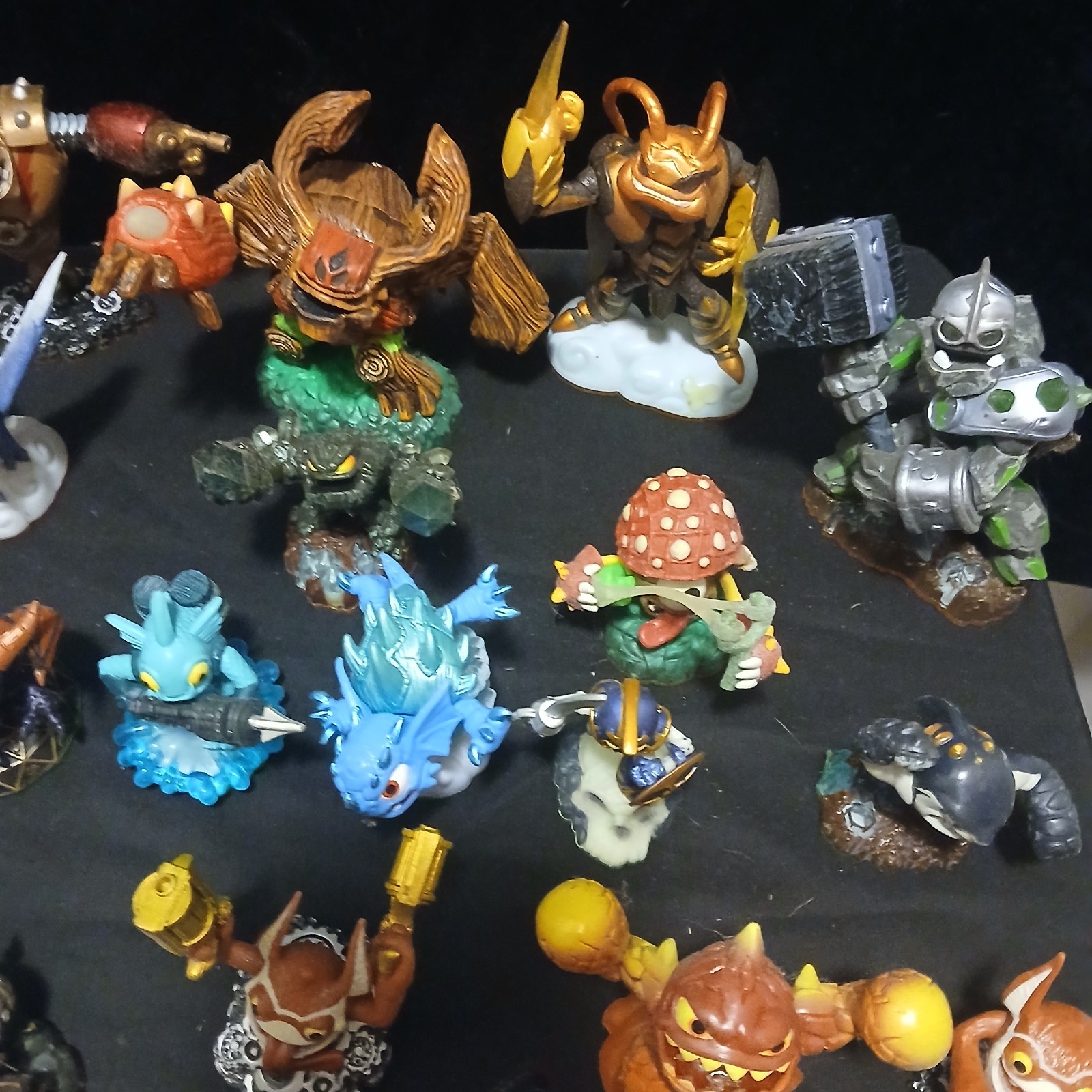Lot of 46 – Skylanders Figures, Cards, Sticker, Manuals Assorted Untested☄️☄️#M