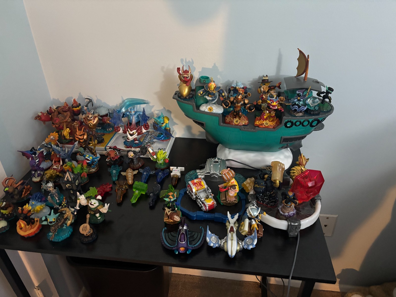 Skylanders collection with Flynn’s ship (not complete), 2 Portals, and 4 games