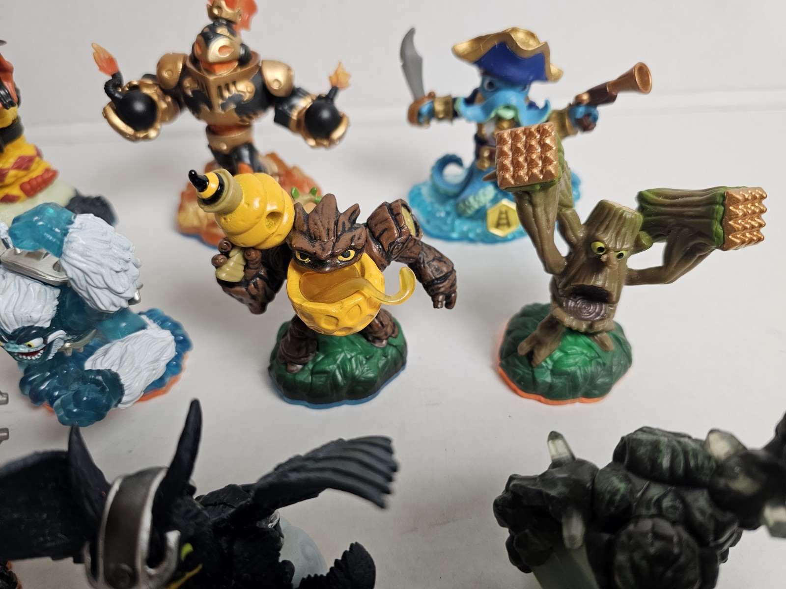 Skylanders Lot Of 19 With Carrying Case, Giants, Spyro’s Adventure, Swap Force