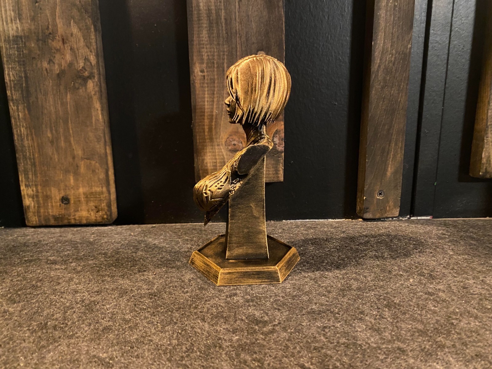 Halo Cortana Gold Statue 6inches tall