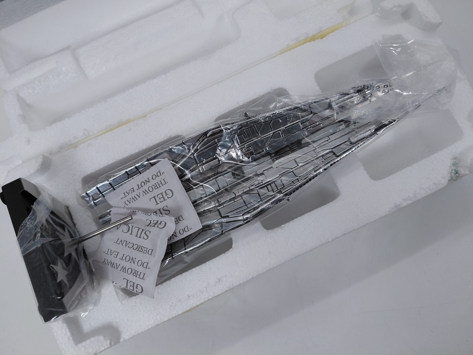 Mass Effect Alliance Cruiser Replica Model Dark Horse Silver Edition