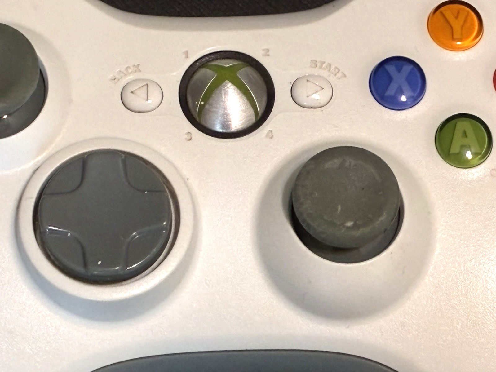 Microsoft Xbox 360 Wireless Controllers White, Lot of 3 Lights Up Untested Parts