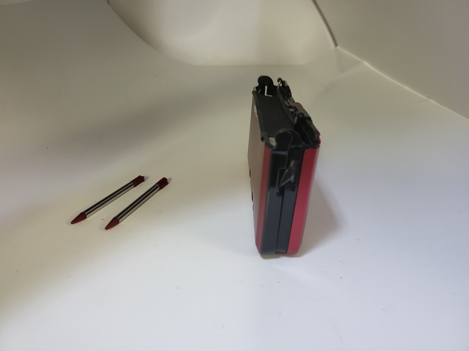 NEW RED Aluminum case W/2 Retractable Stylus Pens for the OLD Nintendo 3DS
