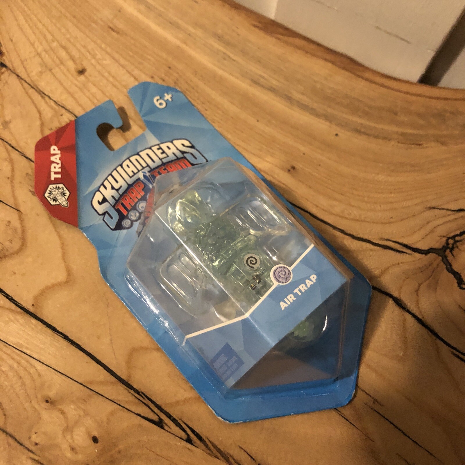 NIB Air Toucan Breezy Bird Traptanium Crystal Skylanders Trap Team Figure