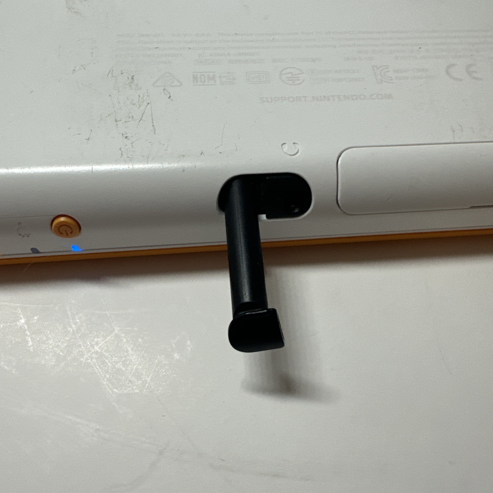 Nintendo 2DS XL – Orange & White Bundle (Top Screen Crack/ Non-OEM Charger)