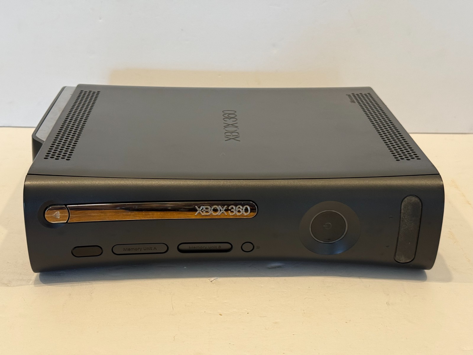 Microsoft Xbox 360 Elite 120GB Console w/ Controller Power Supply & AV Cables