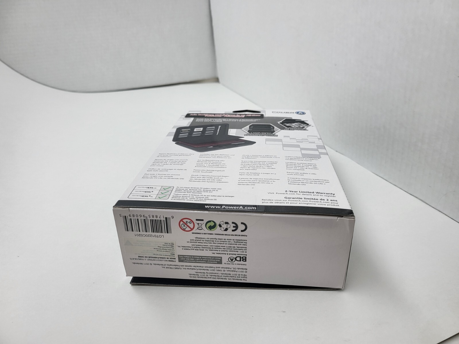 NEW MINT POKEMON BLACK /WHITE HARD SHELL TRAVEL CASE FOR 3DS/ 3DS XL NEW 3DS LL