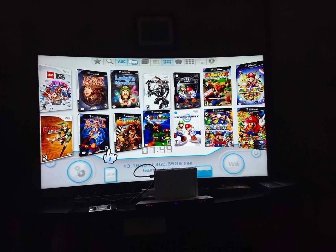 Nintendo Wii 500GB loaded! console only. plug and play!
