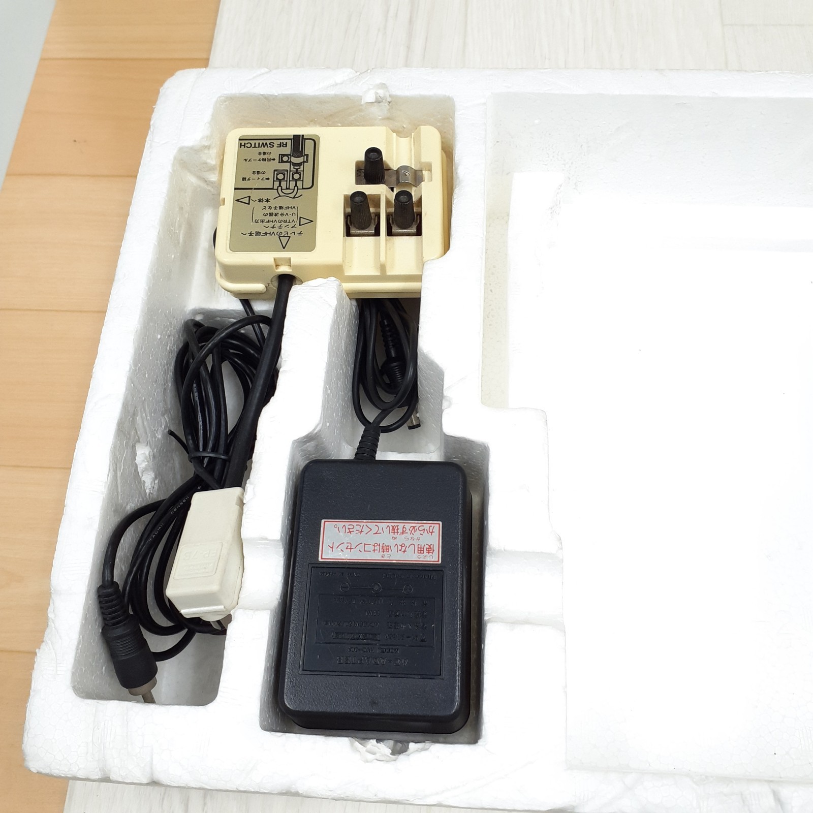 Nintendo Family Computer Famicom Console in Box with 12 Games Bundle CIB Japan