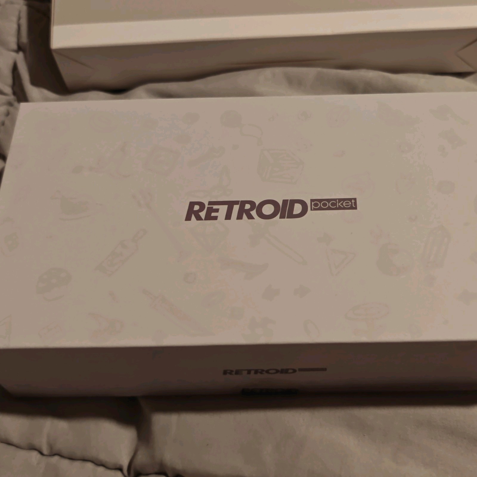 Retroid Pocket 4/RP4 Pro Console & Controller Grip – White