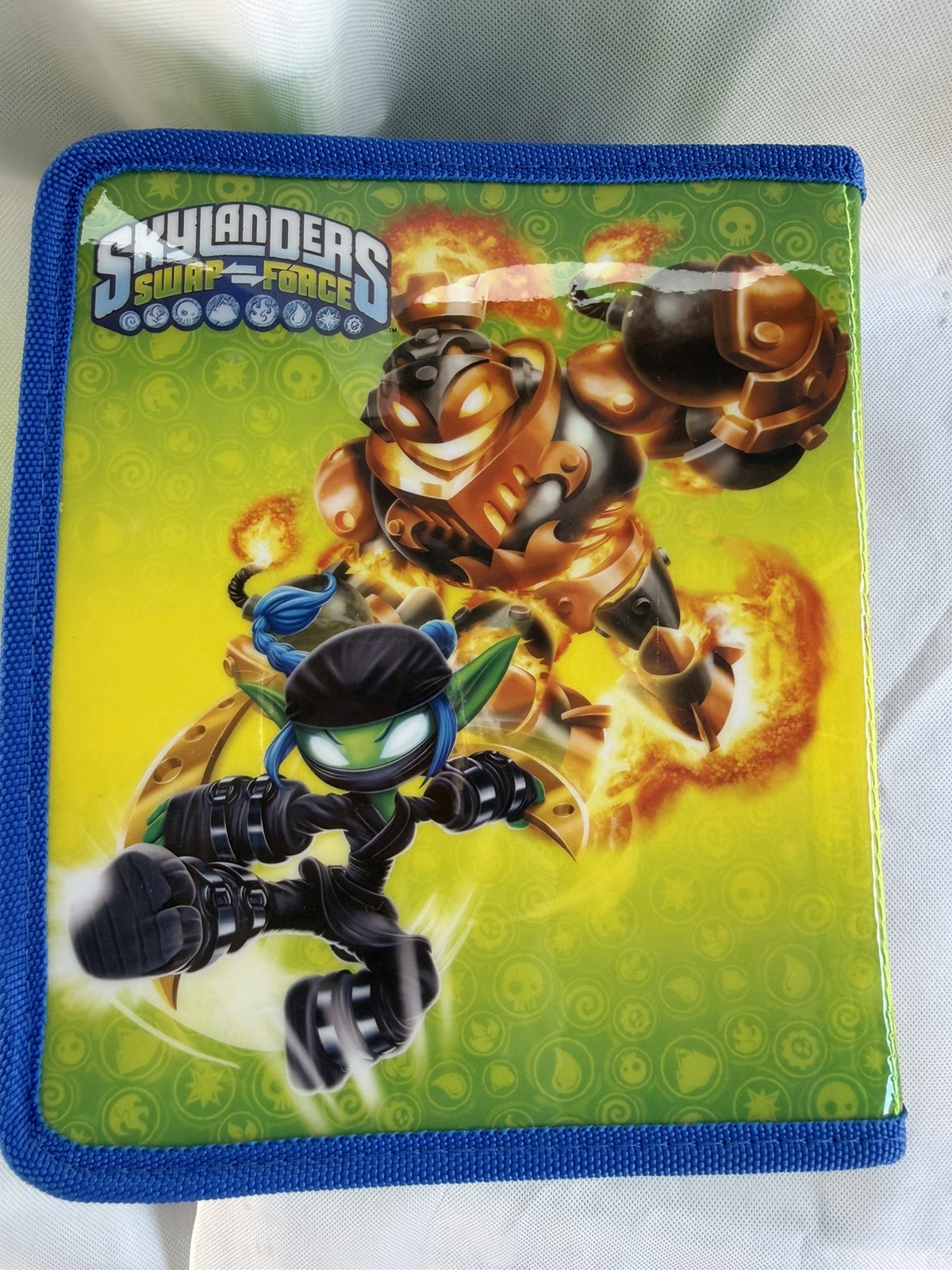 Skylanders Swap Force Official Carry Case holds up to 16 figures brand new