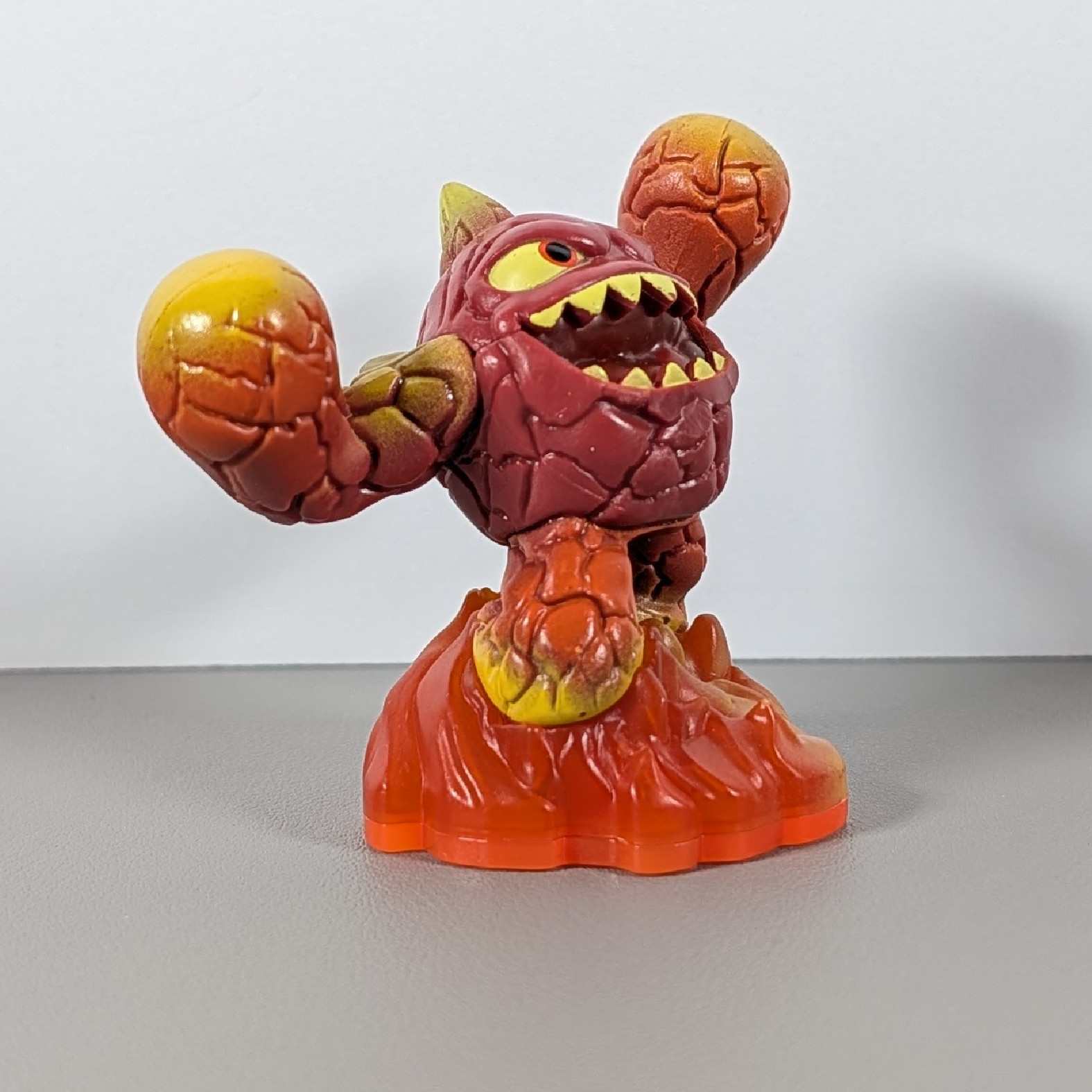 Skylanders Giants Figure – Eruptor Lightcore (Orange Base)