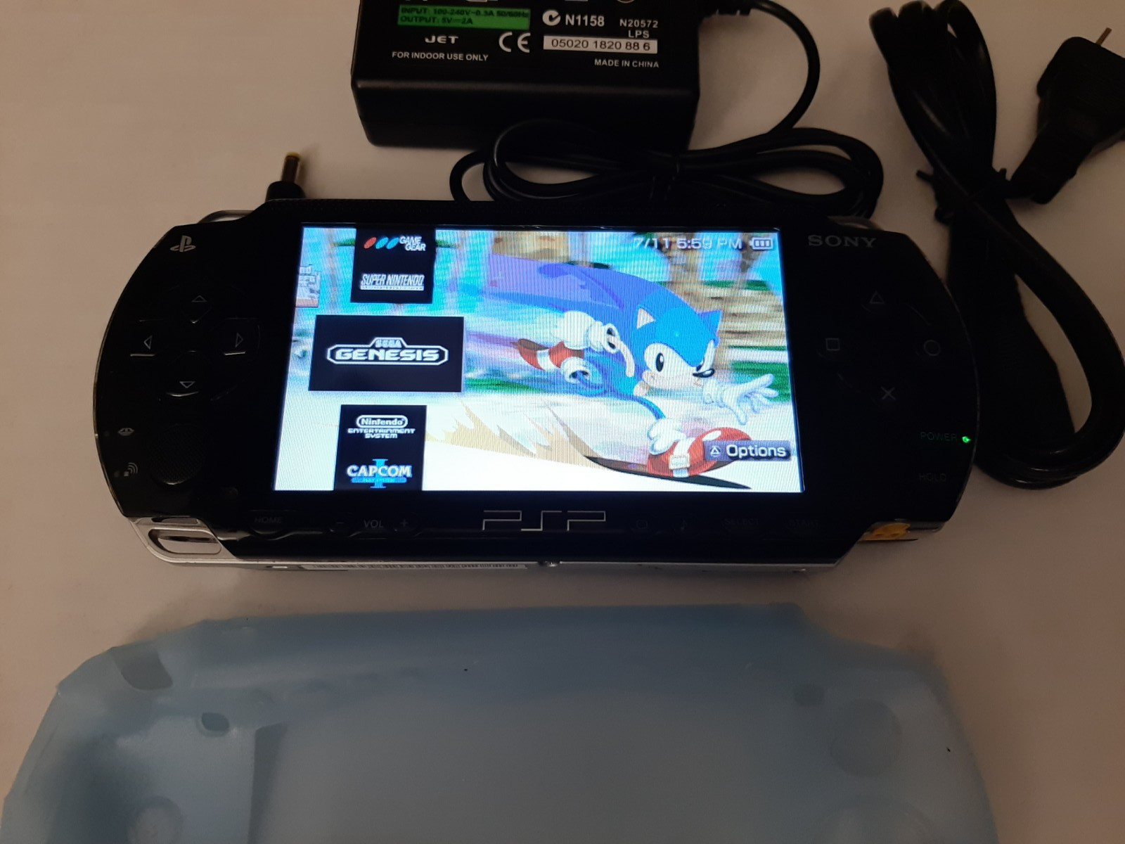 Sony PSP-1001 (ARK-4 CFW) 16 GB Console Bundle New Battery Read